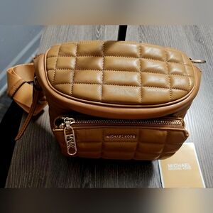 NWOT Authent. Michael Kors Slater Leather Sling Messenger Travel Bag tan/gold